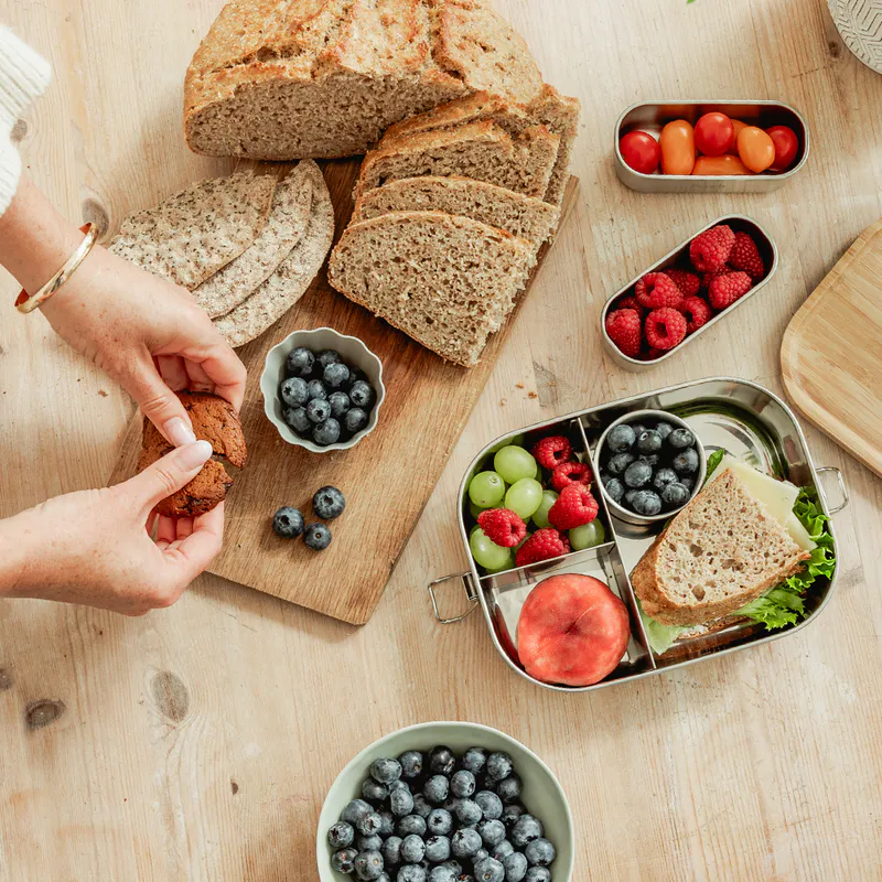 1400 ml lekksikker matboks i stål  med tre rom / Peach