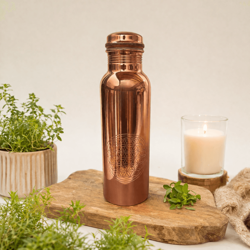 Drikkeflaske i blank kobber - Flower of Life 850ml / Ayurveda Specialist B.V